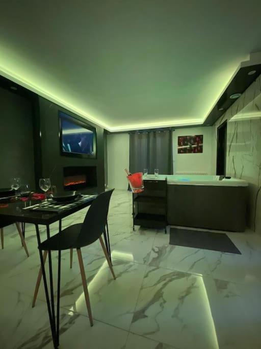 Appartement La Casa De 2.0 Jacuzzi & Cinema Prive Melun