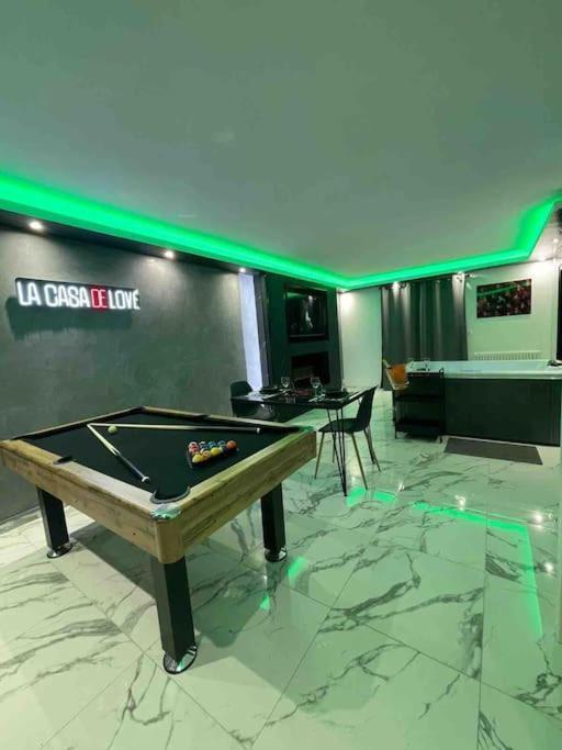 La Casa De 2.0 Jacuzzi & Cinema Prive Melun